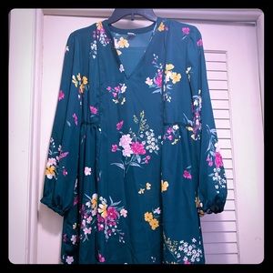 Size small green floral dress with underlay